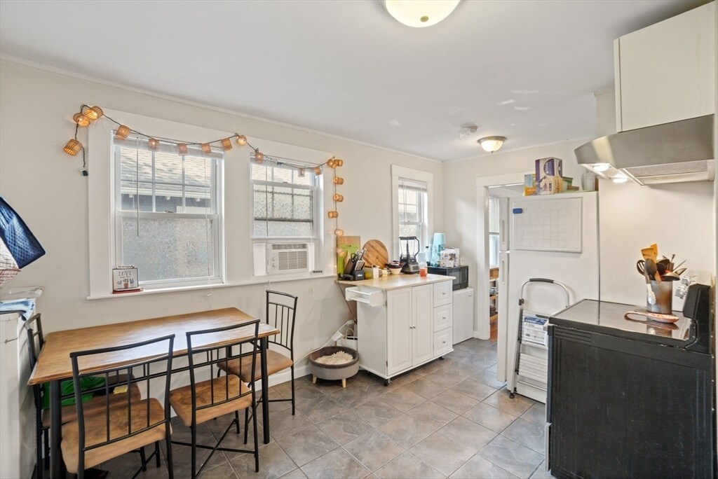 331 Cypress St-Unit -2 in Brookline, MA - Building Photo