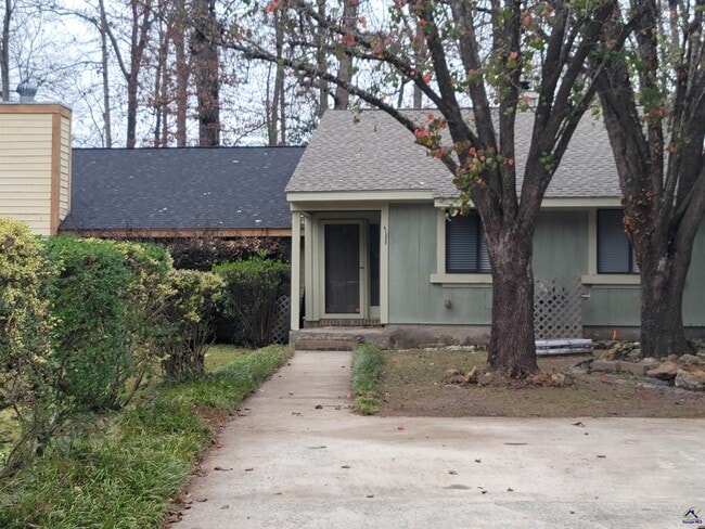 property at 211 Somerset Dr