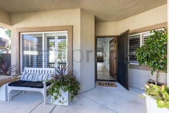 3266 Meadow Grass Ln in Escondido, CA - Foto de edificio - Building Photo