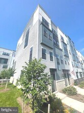 14431 Gln Mnr Dr in Chantilly, VA - Building Photo - Building Photo