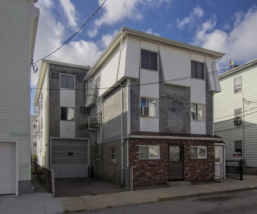 309 Flint St in Fall River, MA - Foto de edificio