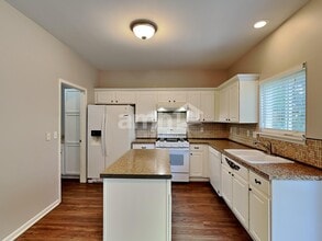 204 Stearn Dr in Genoa, IL - Building Photo - Building Photo