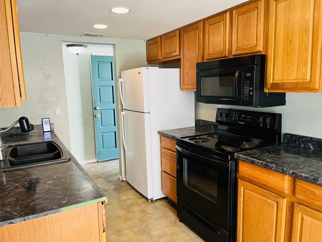8240 Center Pkwy in Sacramento, CA - Building Photo - Building Photo