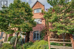 185 Lippincott St in Toronto, ON - Building Photo