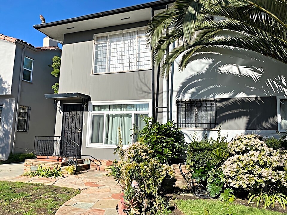 6123 Cashio St, Unit 1 in Los Angeles, CA - Building Photo