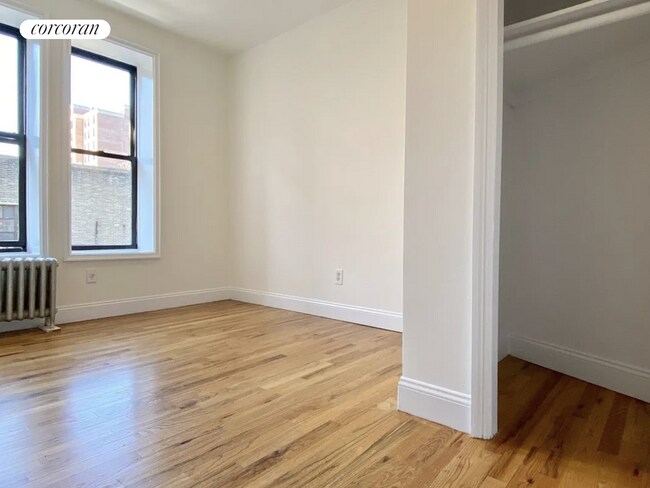 222 Thompson St in New York, NY - Building Photo - Building Photo