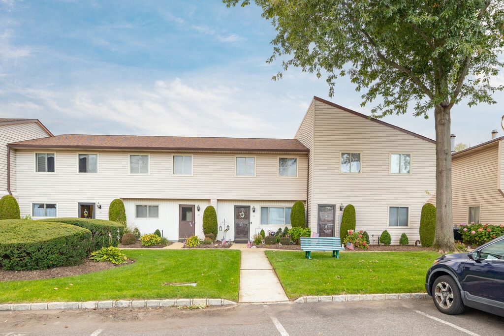 650 Newbridge Rd Apartments East Meadow, NY Apartments For Rent
