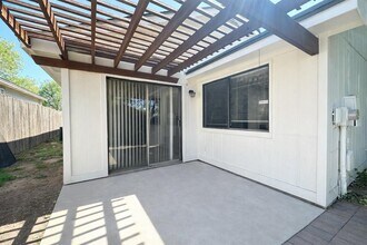 12300 Emery Oaks Rd in Austin, TX - Building Photo - Building Photo