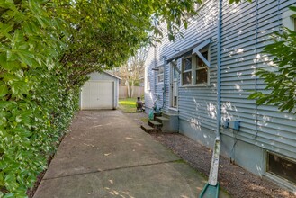 8835 SE 16th Pl in Portland, OR - Building Photo - Building Photo