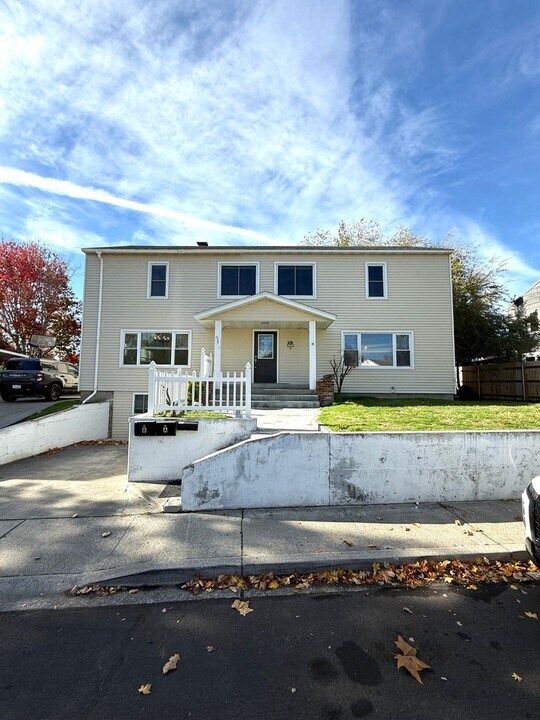 1431 Johnston Ave in Richland, WA - Building Photo