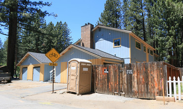 2561 Osborne Ave in South Lake Tahoe, CA - Building Photo - Building Photo