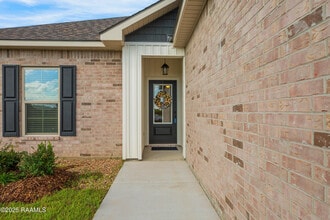 209 Tatum Ln in Youngsville, LA - Building Photo - Building Photo