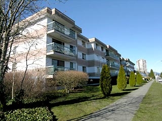 Belaire Apartments in Surrey, BC - Building Photo