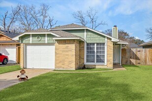 9438 Rippling Fields Dr in Houston, TX - Building Photo