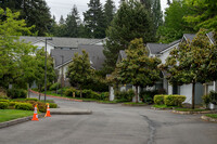 12215-12314 NE 109Th Way in Kirkland, WA - Foto de edificio - Building Photo