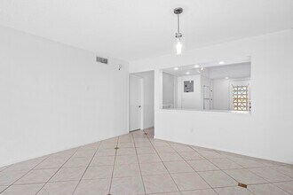 2720 S Ocean Blvd-Unit -222 in Palm Beach, FL - Building Photo - Building Photo