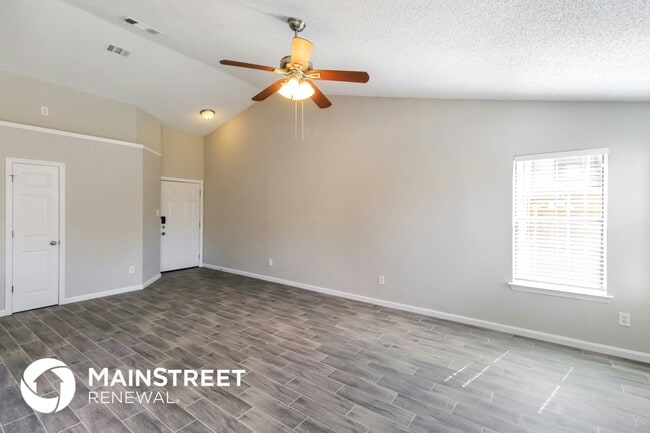 5520 Creek Valley Dr in Arlington, TX - Foto de edificio - Building Photo