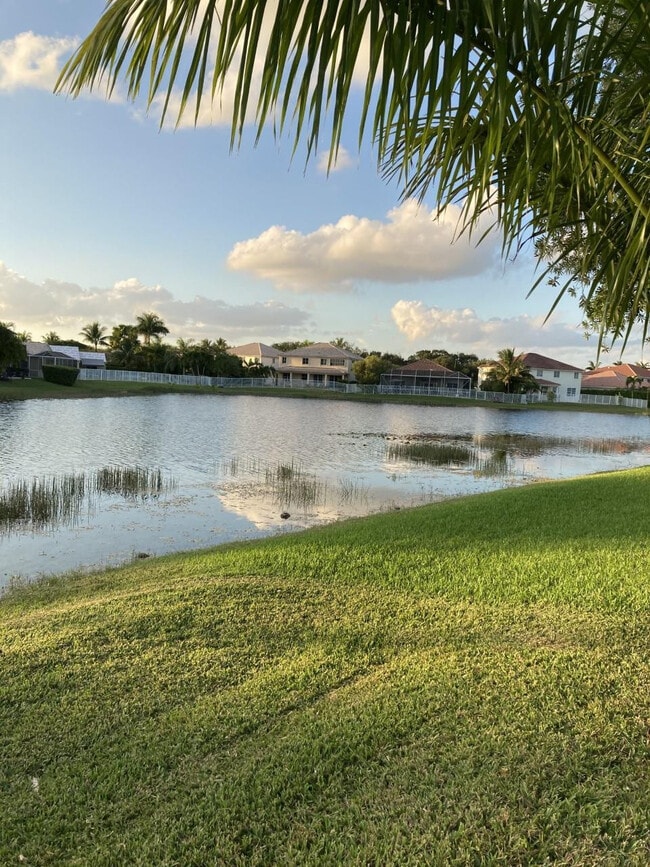 4382 Fox Ridge Dr in Weston, FL - Foto de edificio - Building Photo