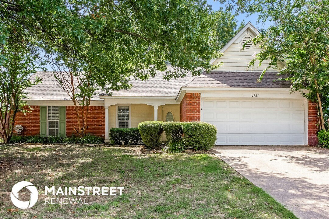 1921 Brentwood Trce in Southaven, MS - Building Photo