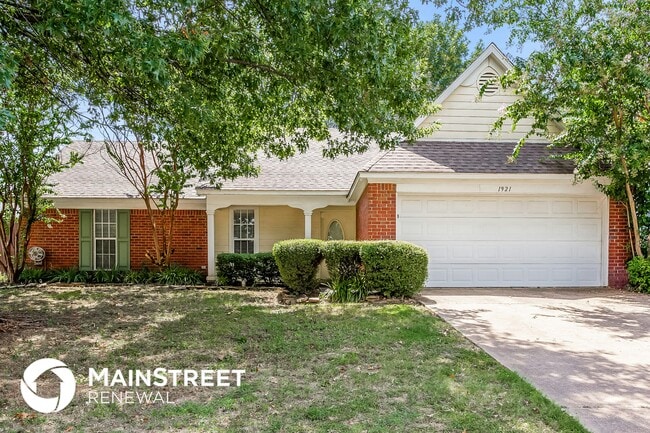 property at 1921 Brentwood Trce