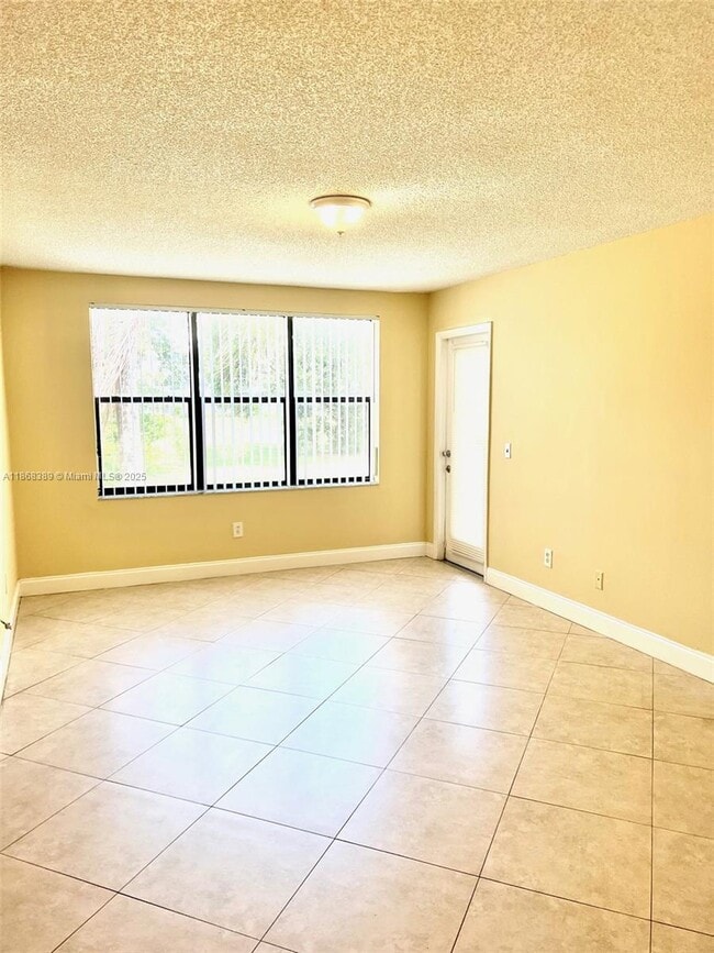 4561 W McNab Rd in Pompano Beach, FL - Building Photo - Building Photo