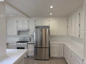 175 W Moltke St in Daly City, CA - Building Photo - Building Photo