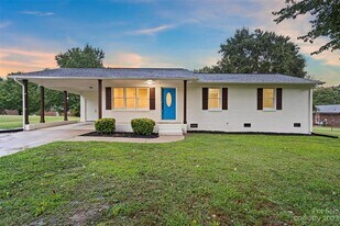 1305 Greer St in Shelby, NC - Building Photo