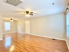 200 S Hunt Club Run in Newport News, VA - Building Photo - Building Photo