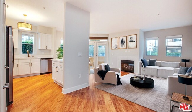 348 Hauser Blvd in Los Angeles, CA - Building Photo - Building Photo