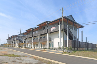 St. Johns Flats in Tuscaloosa, AL - Foto de edificio - Building Photo