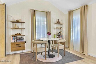 2855 Los Feliz Dr in Thousand Oaks, CA - Building Photo - Building Photo