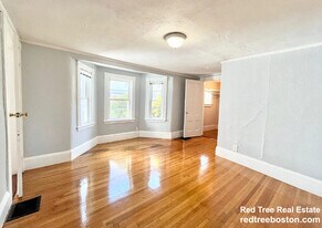 7 Griggs Pl, Unit 1 in Boston, MA - Building Photo