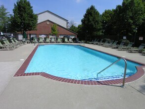 8921 Hunters Creek Dr in Indianapolis, IN - Building Photo - Building Photo