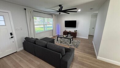 2936 27th Ave N in St. Petersburg, FL - Building Photo - Building Photo