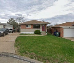 7246 Maeze Ct in St. Louis, MO - Building Photo