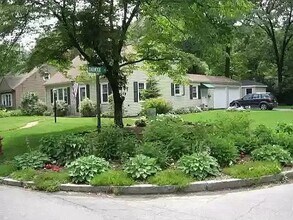 58 Oakwood Dr in Longmeadow, MA - Building Photo - Building Photo