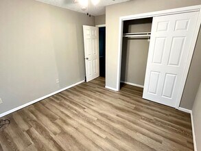 1467 Valley View Dr in Coralville, IA - Building Photo - Building Photo