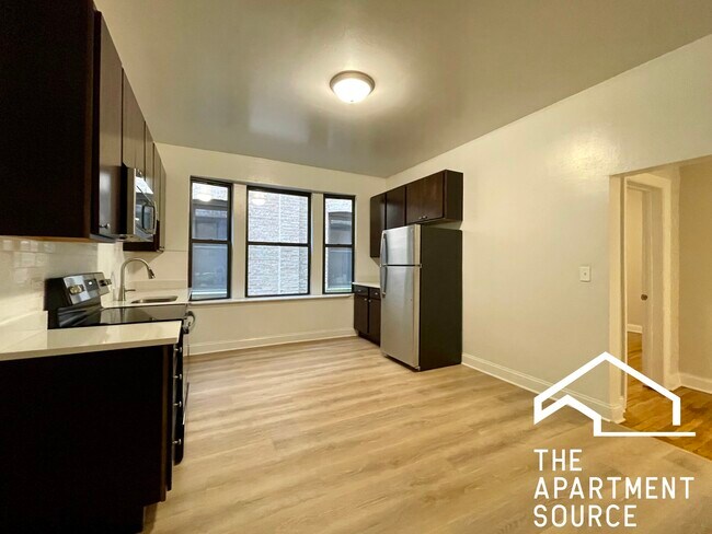 2323 N Kedzie Blvd in Chicago, IL - Building Photo - Building Photo