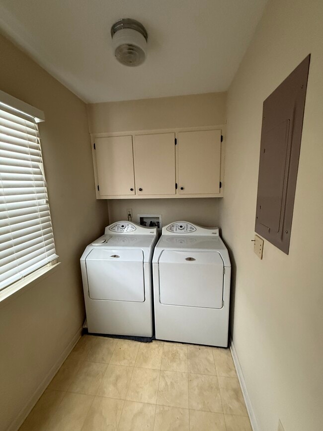 1526 Regency Ct in Burlington, NC - Building Photo - Building Photo