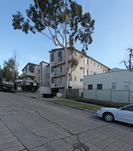 1212 N Westmoreland Ave in Los Angeles, CA - Building Photo - Building Photo