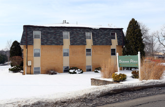 Brianna Place Apartments in Girard, OH - Foto de edificio - Building Photo