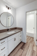 Casa Dorado in Tarzana, CA - Building Photo - Building Photo