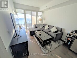 30 Shore Breeze Dr in Toronto, ON - Building Photo - Building Photo