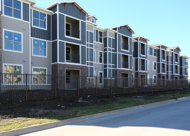 Enclave at Westport - Phase II in Roanoke, TX - Building Photo - Building Photo