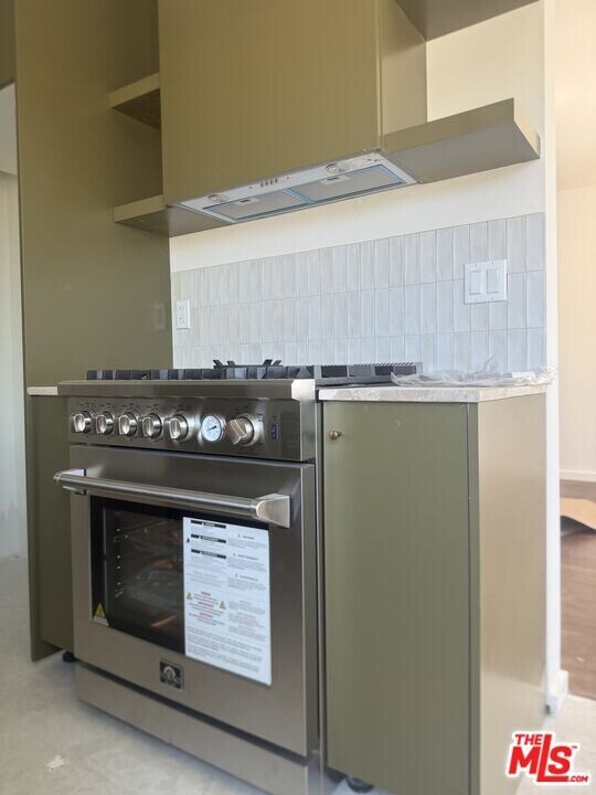 2302 S Carmelina Ave in Los Angeles, CA - Building Photo