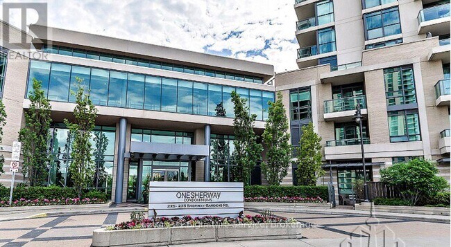 225 Sherway Gardens Rd in Toronto, ON - Building Photo - Building Photo