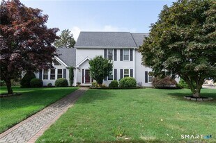 5 Mariners Way in Branford, CT - Building Photo