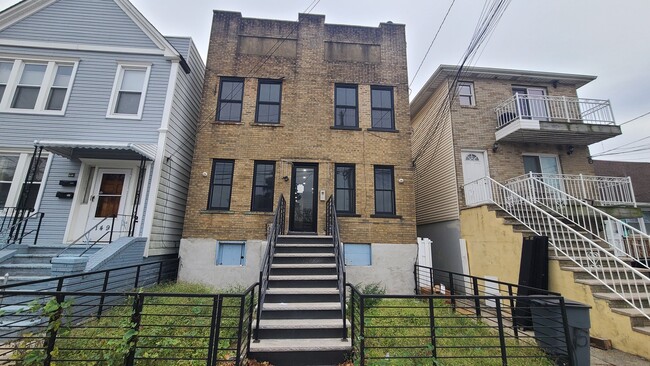 151 Williams Ave, Unit 1L in Jersey City, NJ - Building Photo - Building Photo