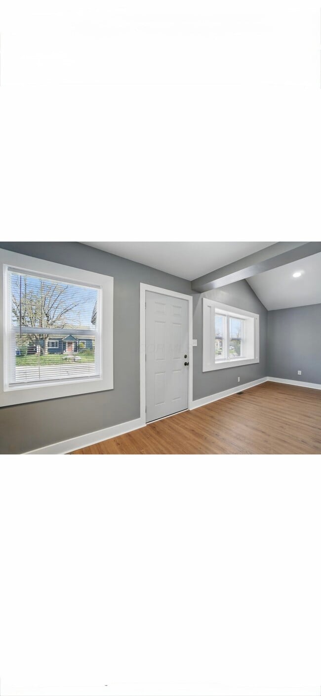 1011 E Weber Rd in Columbus, OH - Foto de edificio - Building Photo