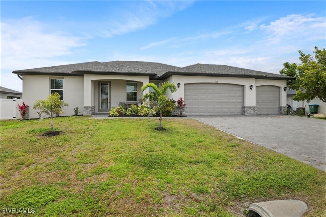 4326 SW 9th Pl in Cape Coral, FL - Building Photo